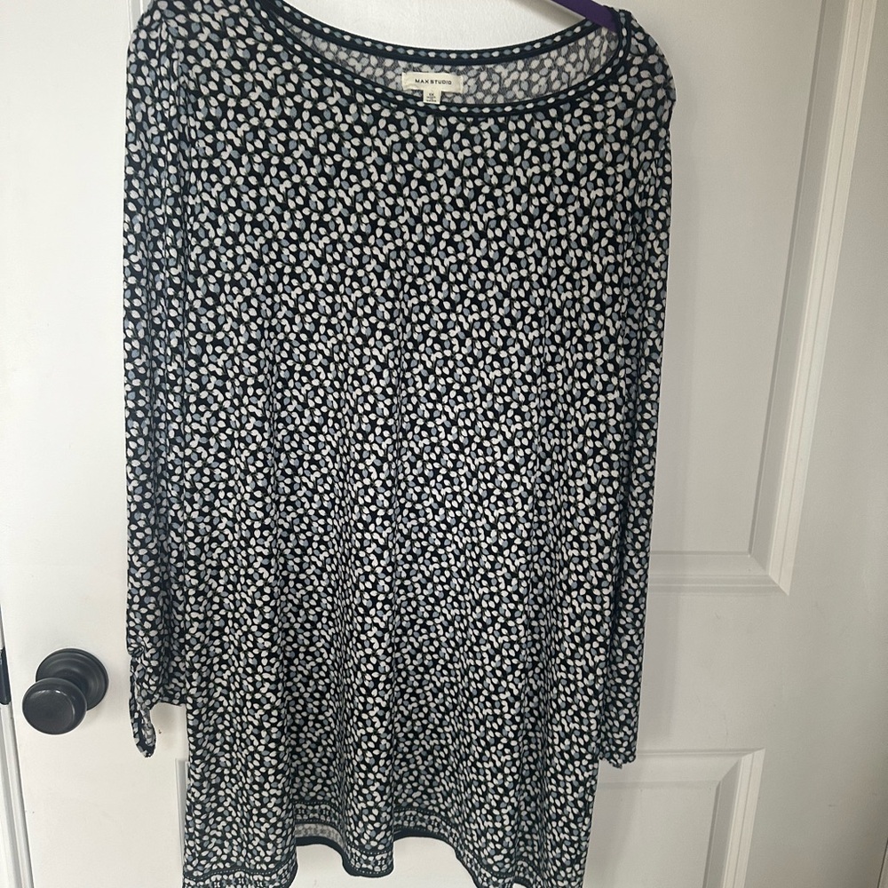 1x Max Studio Black and White Pebble Print Long Sleeve Top